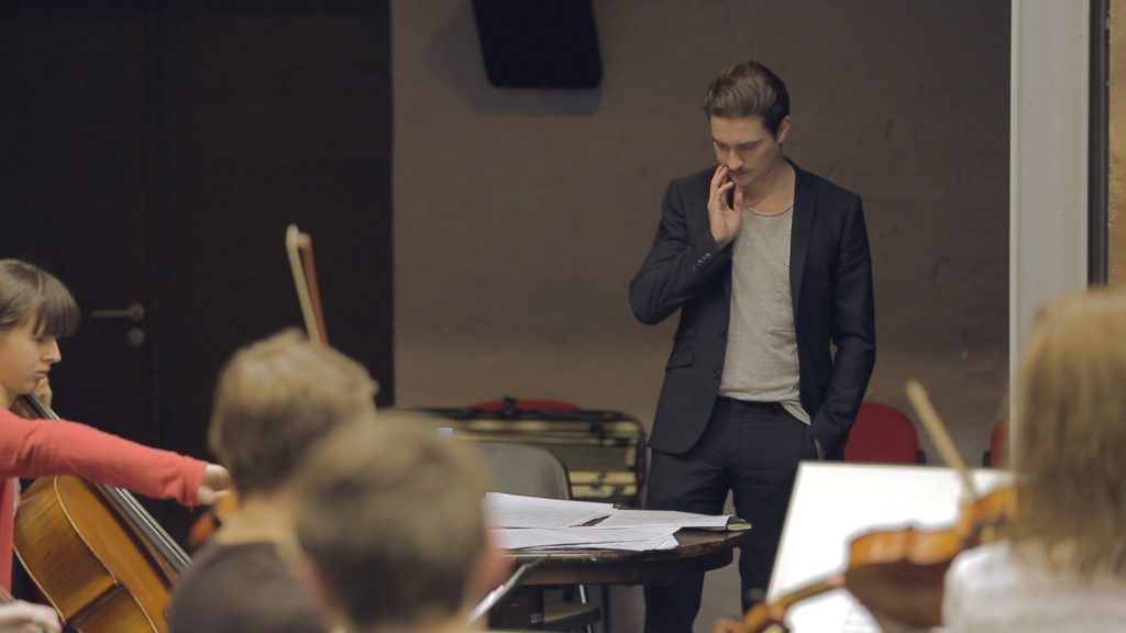 Jonas Valfridsson med Sinfonietta Riga i replokalen