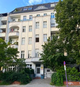 Bild på fasaden av Konstnärsnämndens gästlägenhet i Berlin.